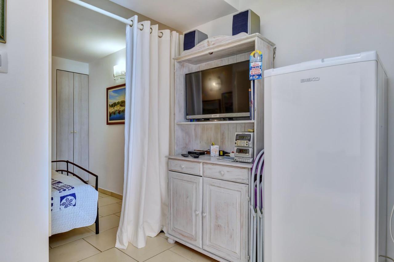 Apartment Neno - Terrace & Parking Вели-Лошинь Экстерьер фото