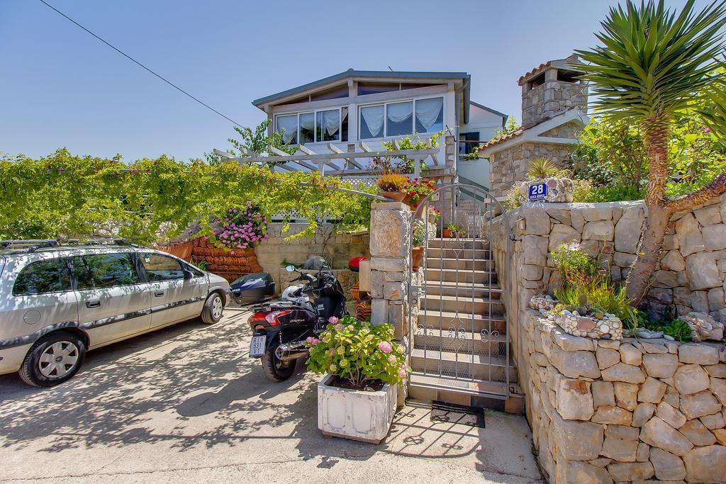 Apartment Neno - Terrace & Parking Вели-Лошинь Экстерьер фото