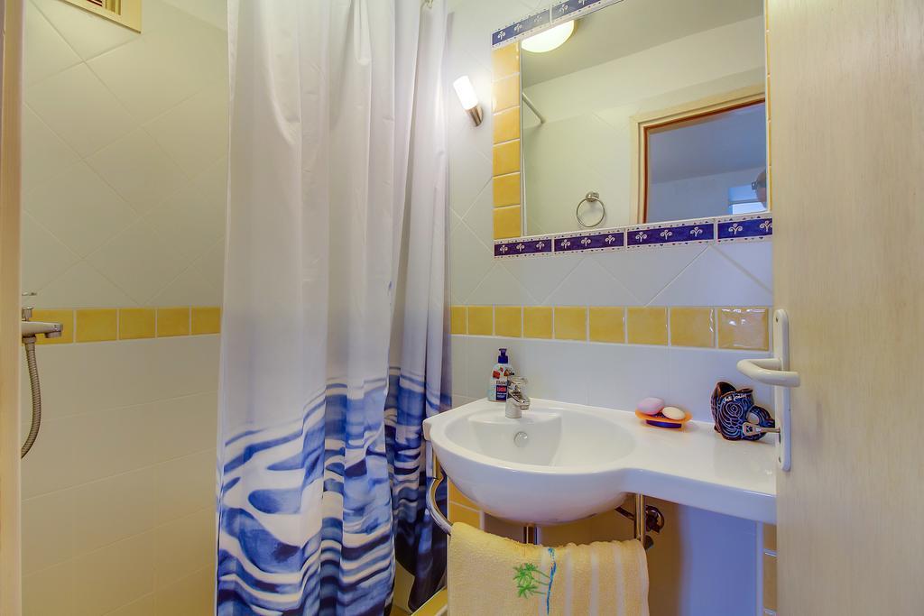 Apartment Neno - Terrace & Parking Вели-Лошинь Экстерьер фото