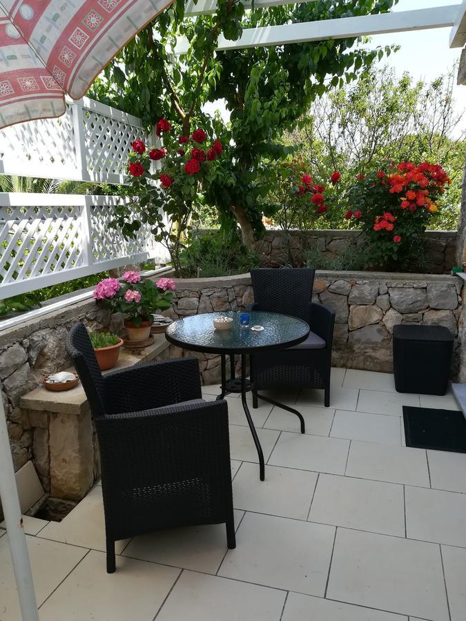 Apartment Neno - Terrace & Parking Вели-Лошинь Экстерьер фото